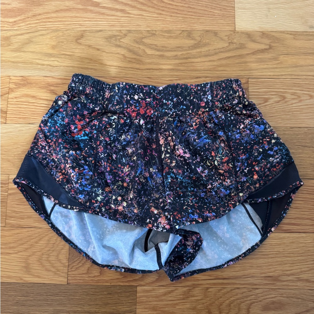 *RARE* LULULEMON HOTTY HOT FLORAL SHORTS 2.5 IN
